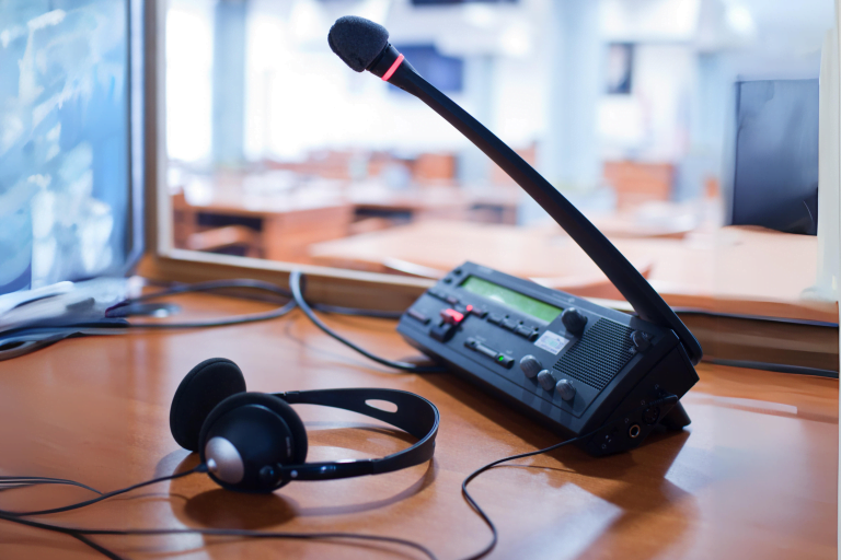 interpretare simultana - cabina de traducere