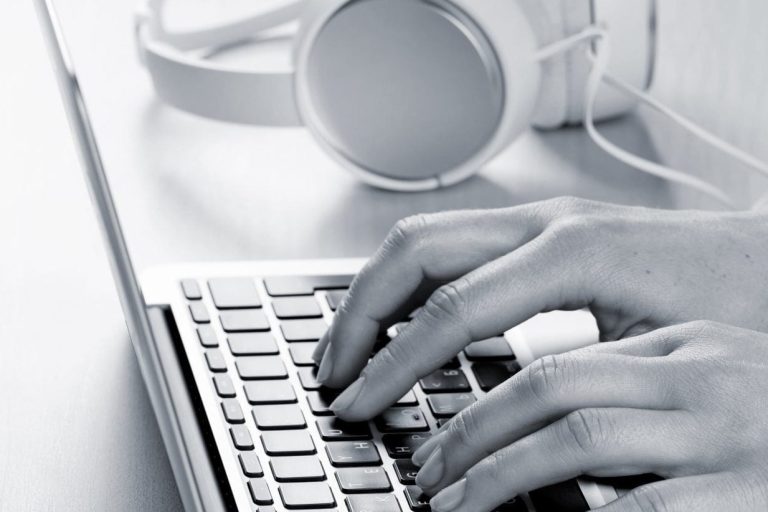 ilustratie pentru transcriere traducere audio video